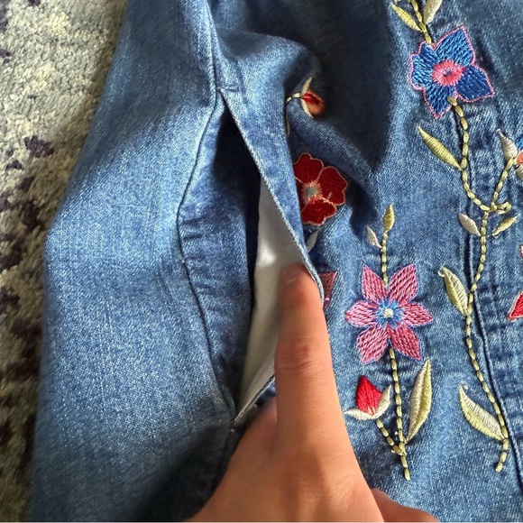 Bobbie Brooks Boho Chic Embroidered Florals Denim Shacket Size Large Whimsical - Picture 5 of 12